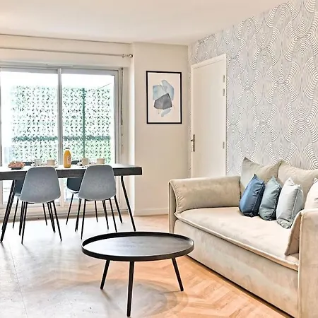 Spacieux Et Paisible 19eme - Ii 아파트