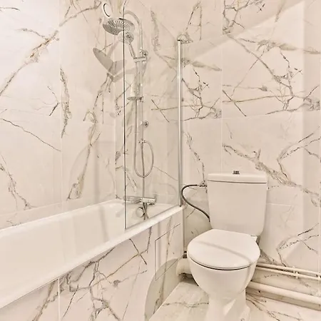 Spacieux Et Paisible 19eme - Ii * 파리