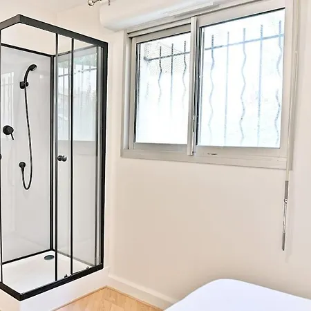 Apartment Spacieux Et Paisible 19eme - Ii *