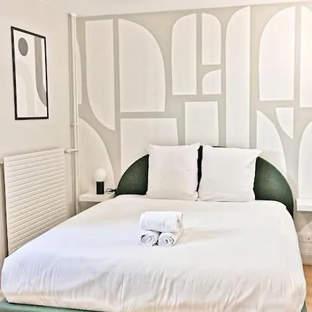 Apartment Spacieux Et Paisible 19eme - Ii *