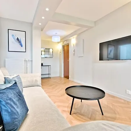 Apartment Spacieux Et Paisible 19eme - Ii