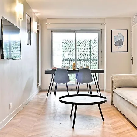 Apartment Spacieux Et Paisible 19eme - Ii *