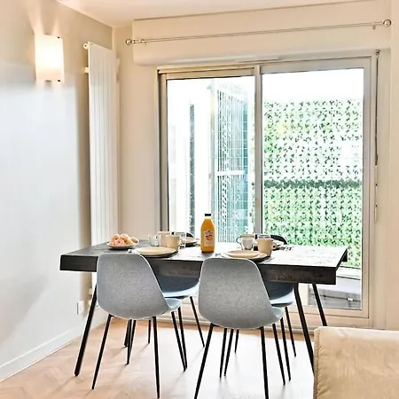 Apartment Spacieux Et Paisible 19eme - Ii *